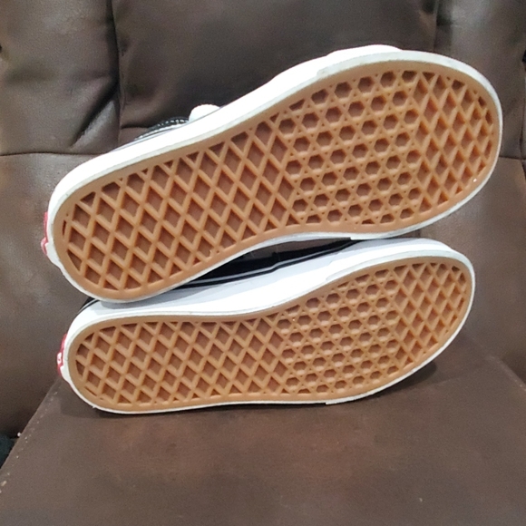 Vans - Picture 2 of 3